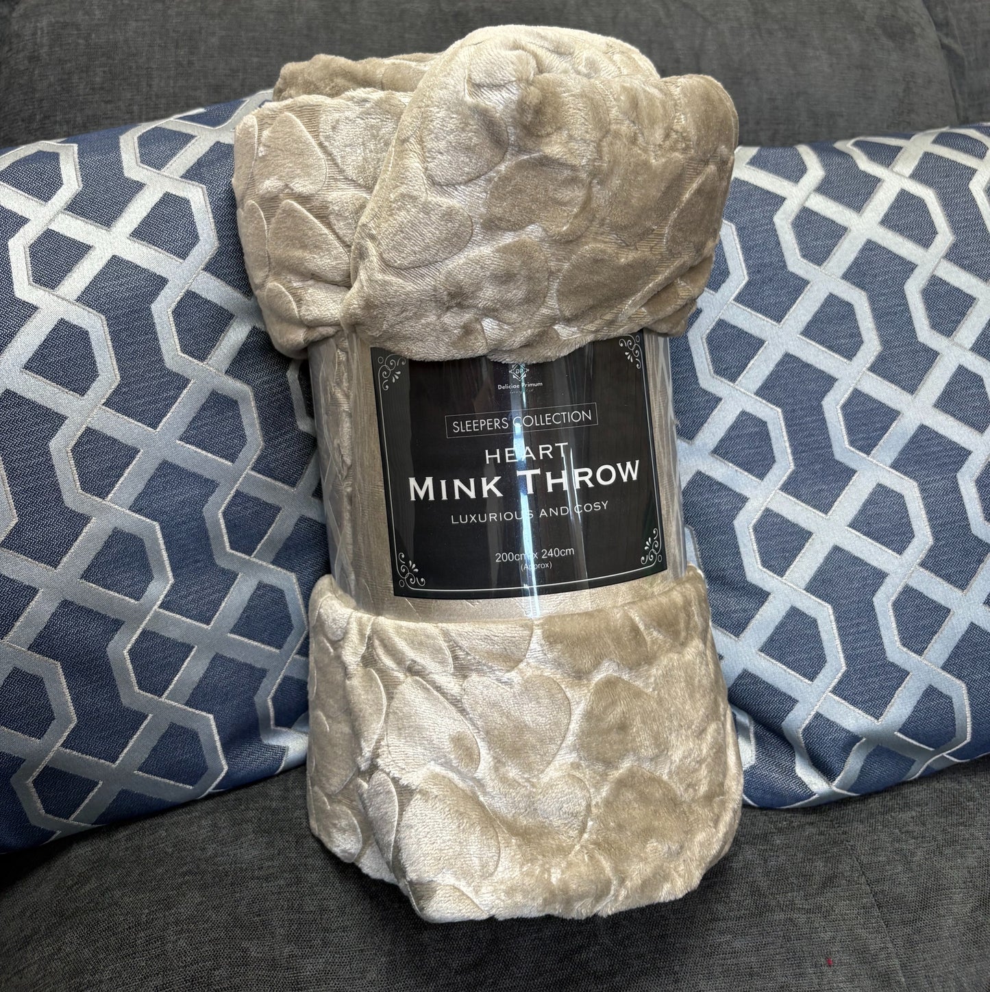 Heart Throw (Beige)
